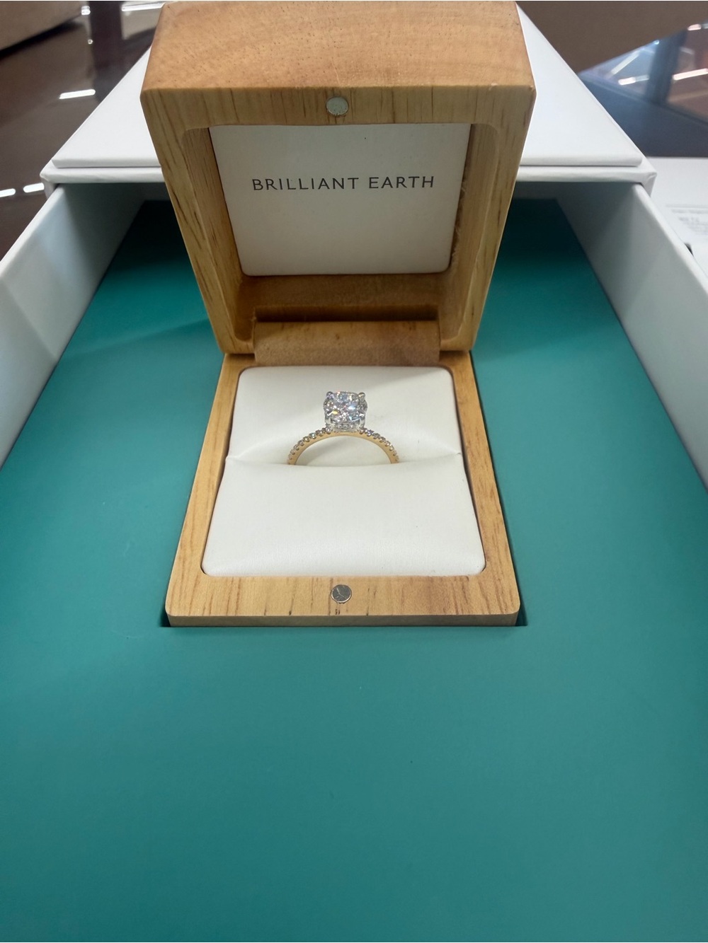 18K Gold Engagement Ring with Round Diamond